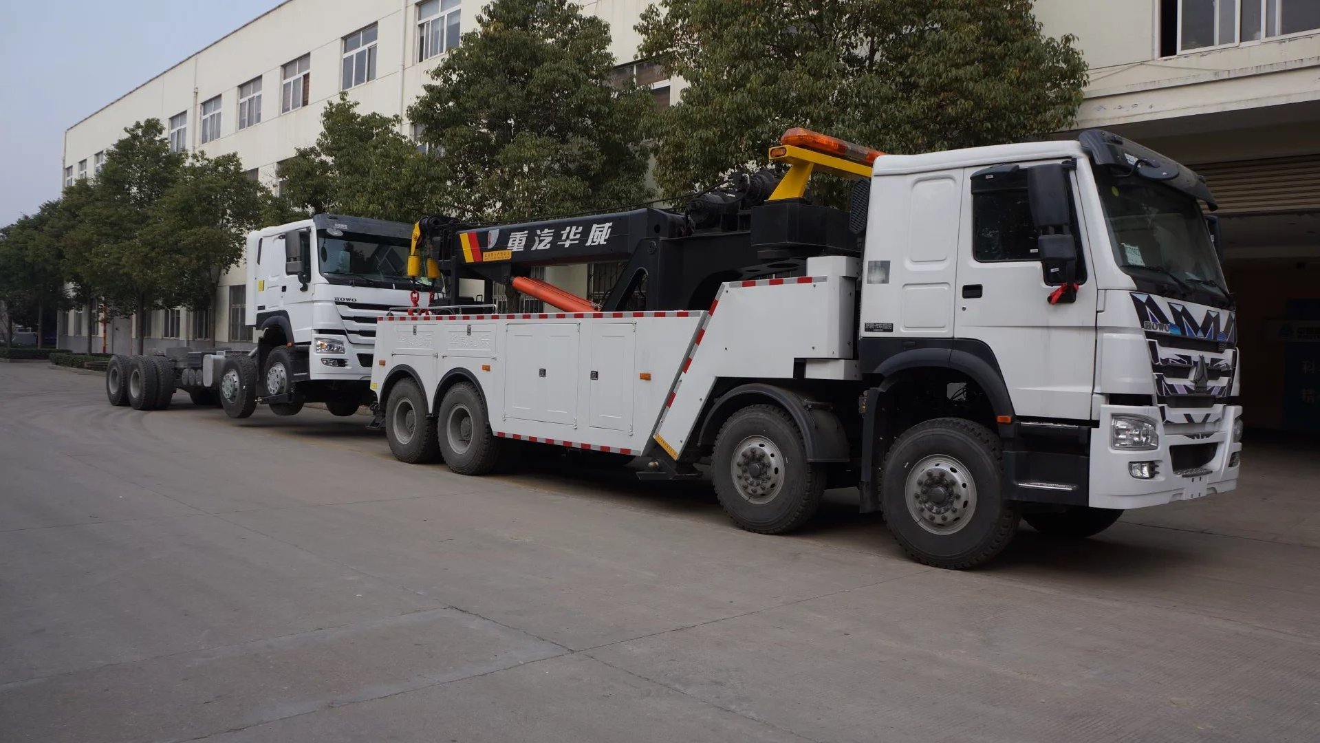 SINOTRUCK HOWO 6x4 rotator wrecker 20-50 ton Heavy Duty Tow Truck Recovery Truck for sale