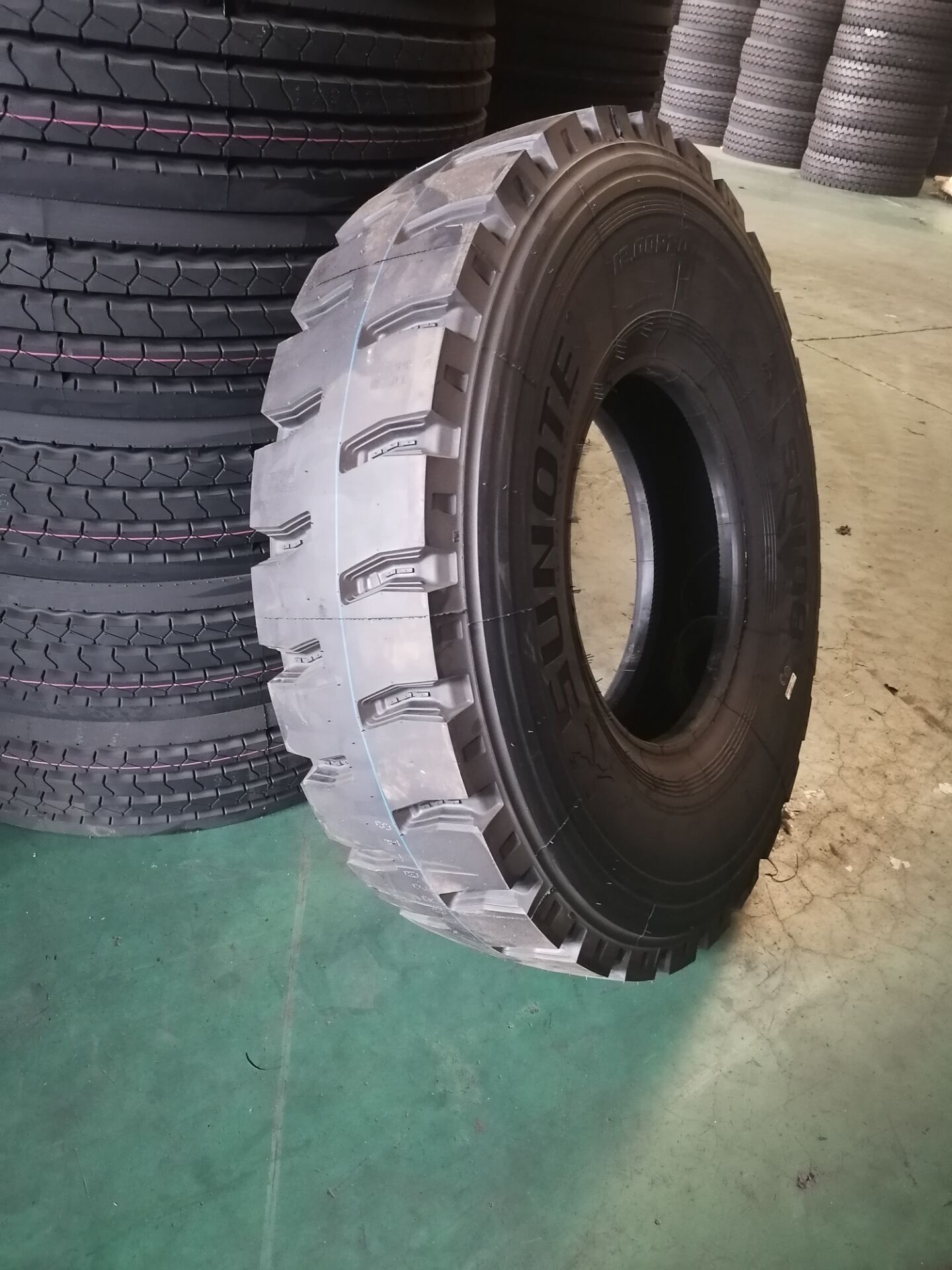 Tube Truck tyres 1200r20 high performance for mining size 1200r20 12.00r20 12r20 truck tires