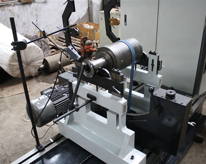 Automotive crankshaft balancing machine