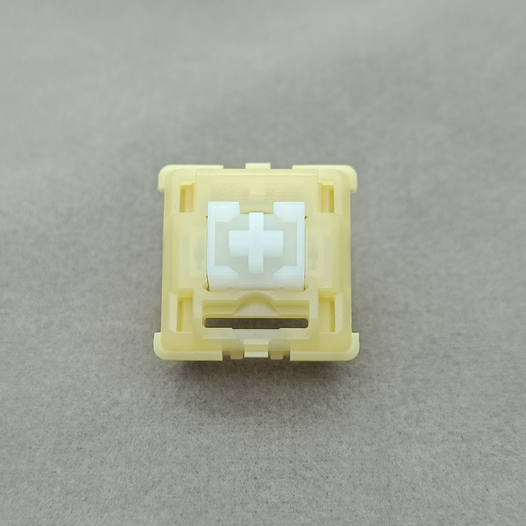 Tecsee Free Samples OEM ODM Mechanical Switches Lubed For Silent Linear Quiet Yellow Silent Shaft Spring 63.5g Keyboard Switches