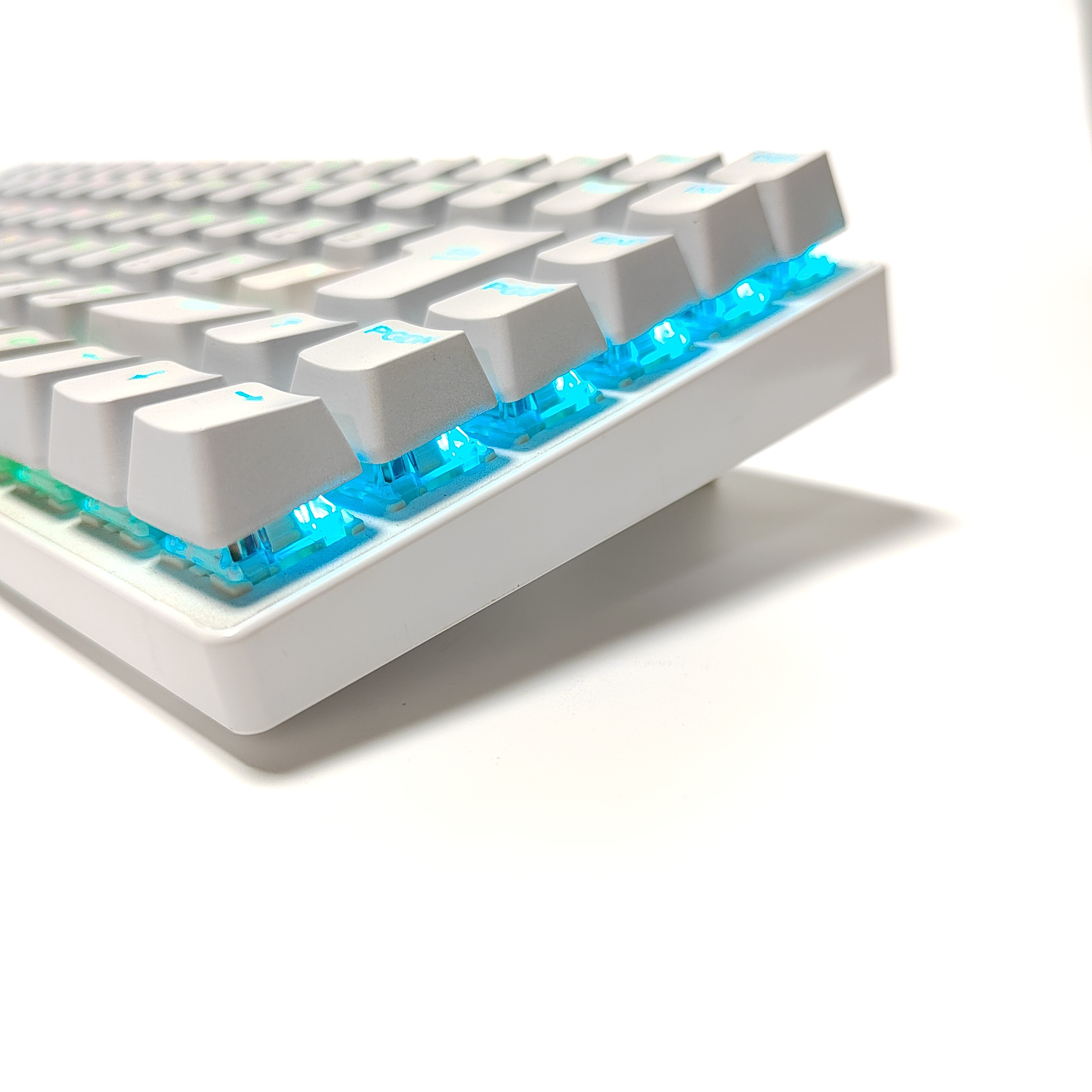 hot selling rgb translucent mechanical gaming keyboard 80% white mini custom pc rgb backlit optical mechanical keyboard