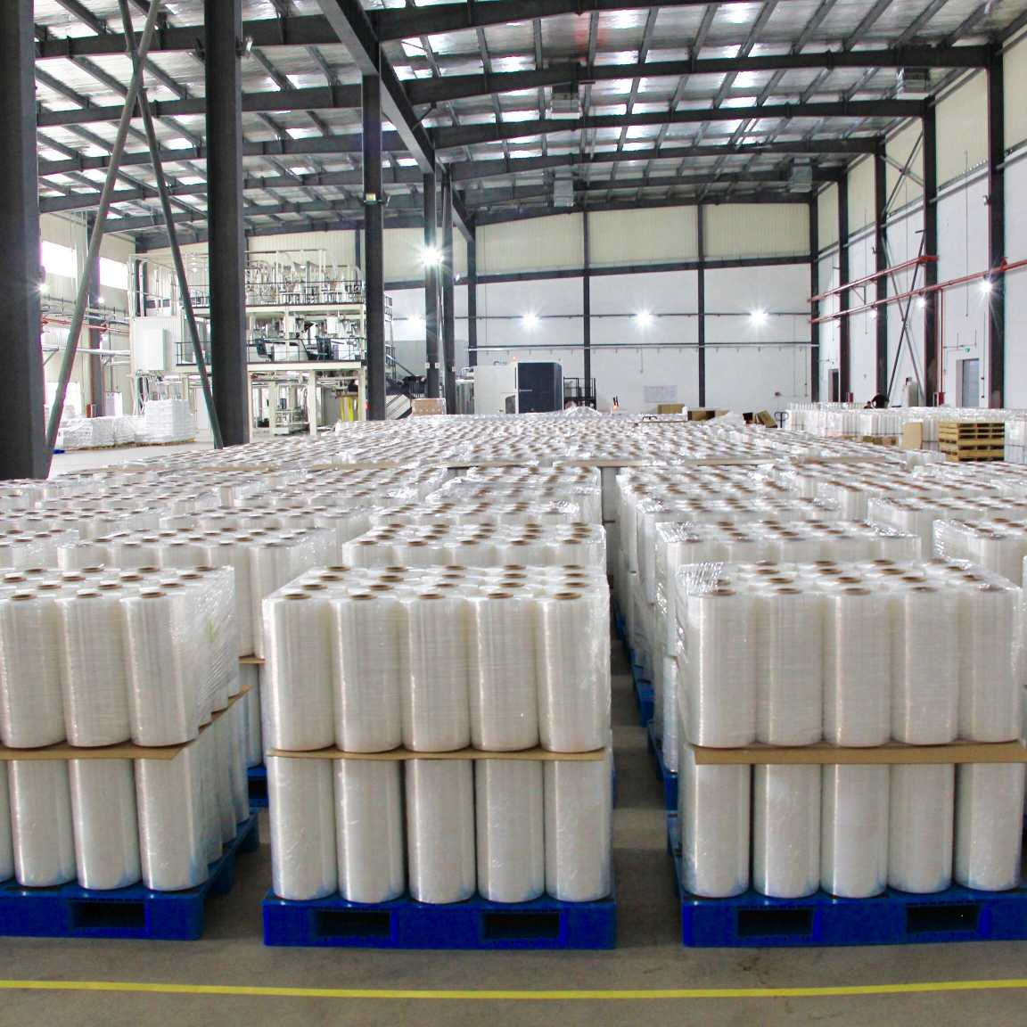 Sinyar Packing Film 100 Raw Material 20 Micron 80 Gauge Clear Plastic Wrap Manufacturer 50kg Lldpe jumbo roll stretch Film