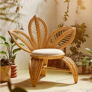 Designer Latest Style Modern Unique Rattan Flower Backrest Weaving Leisure Chair Flower Shaped Rattan Vintage Furniture Chair