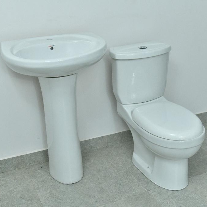 S-trap and P-trap Floor Mounted Cyclone Flushing Method Ceramic Two Piece Water Closet Toilet