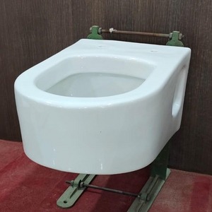 White glossy finish high quality wall hanging  wc set with seat cover & concealed tank rimless gravity flushing toilet seat