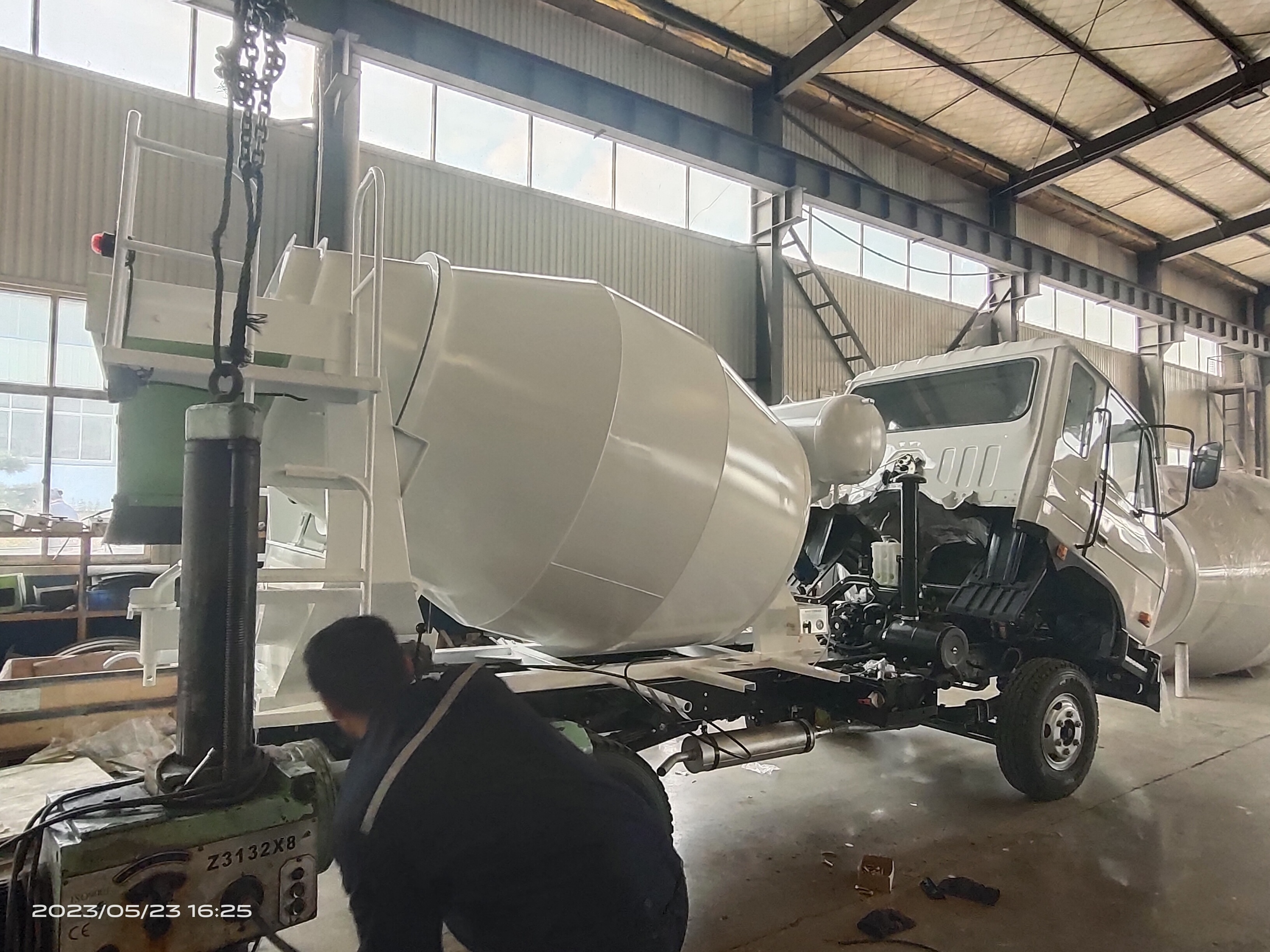 12 cubic meters concrete mixer truck 6*4 small concrete mixer truck