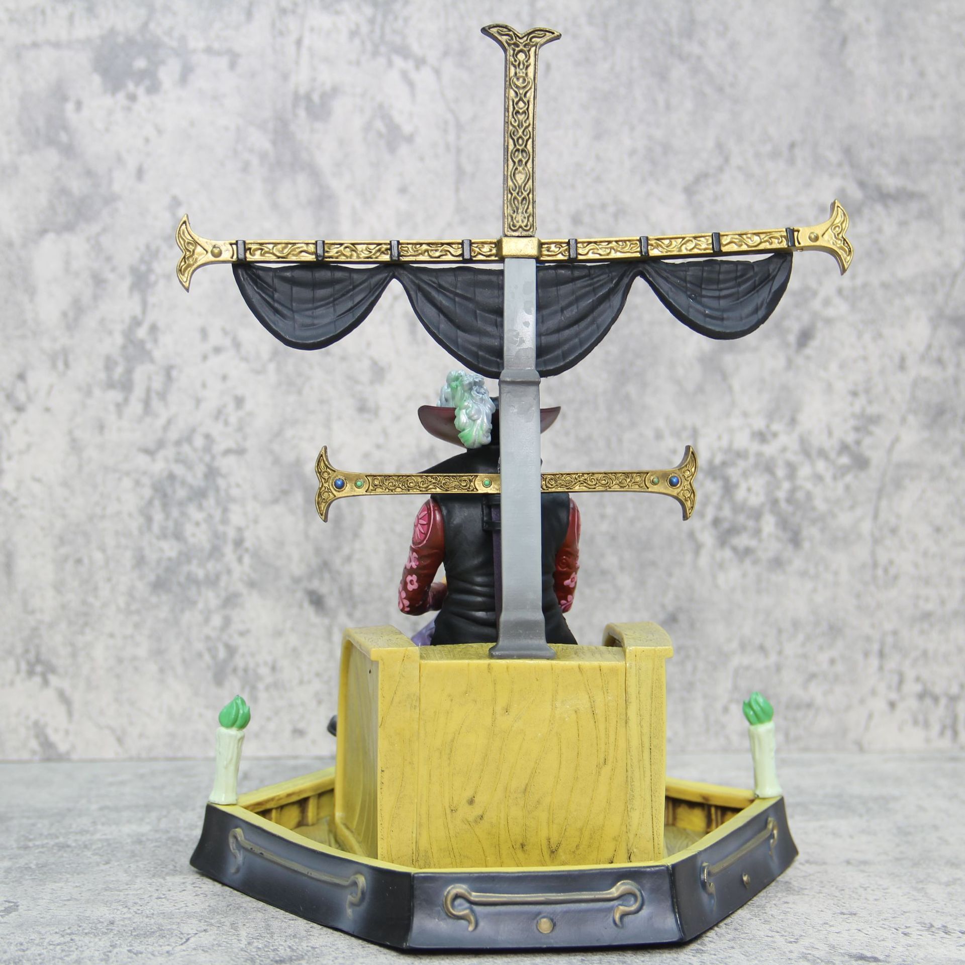 32cm Mihawk Throne Statues Model Resin Crafts Anime Figure One Pieces Kids toys Gift set Action figures