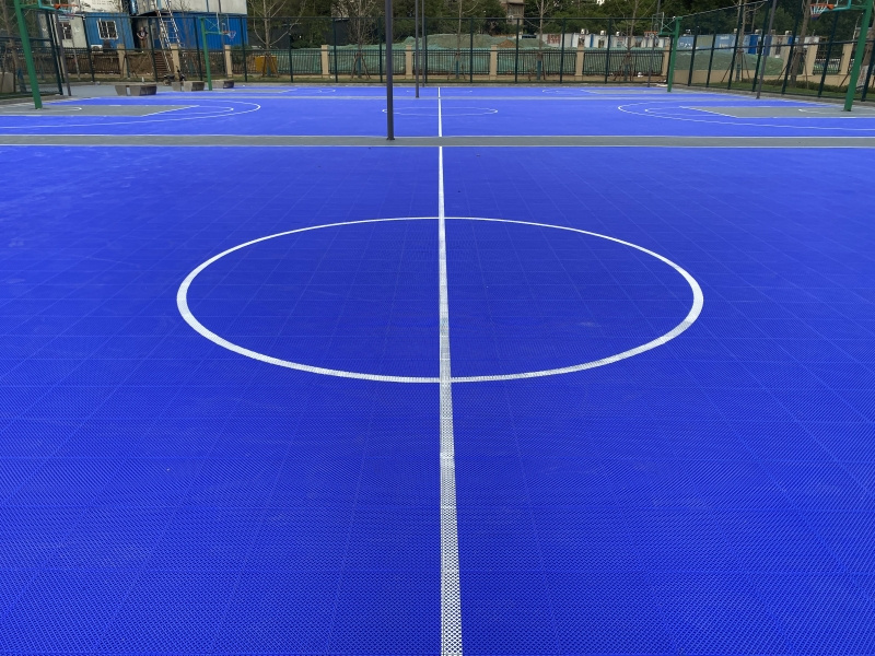 Modular Pp Interlocking Basketball Tennis Sports Flooring Tiles Court Tiles Badminton Outdoor Tartan Flooring