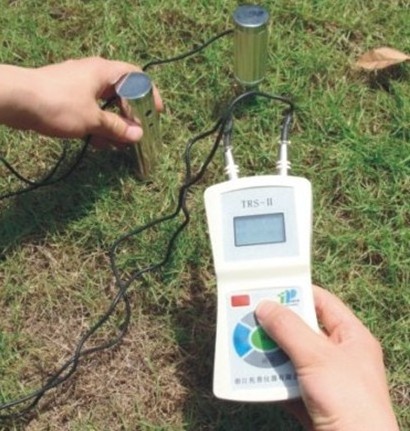 Soil water potential temperature collection instrument