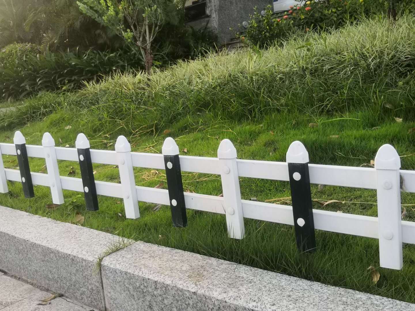 Promotional Wholesale Strong Frame Pvc Plastic Customizable Horse Railing Fence Three Railings Fence