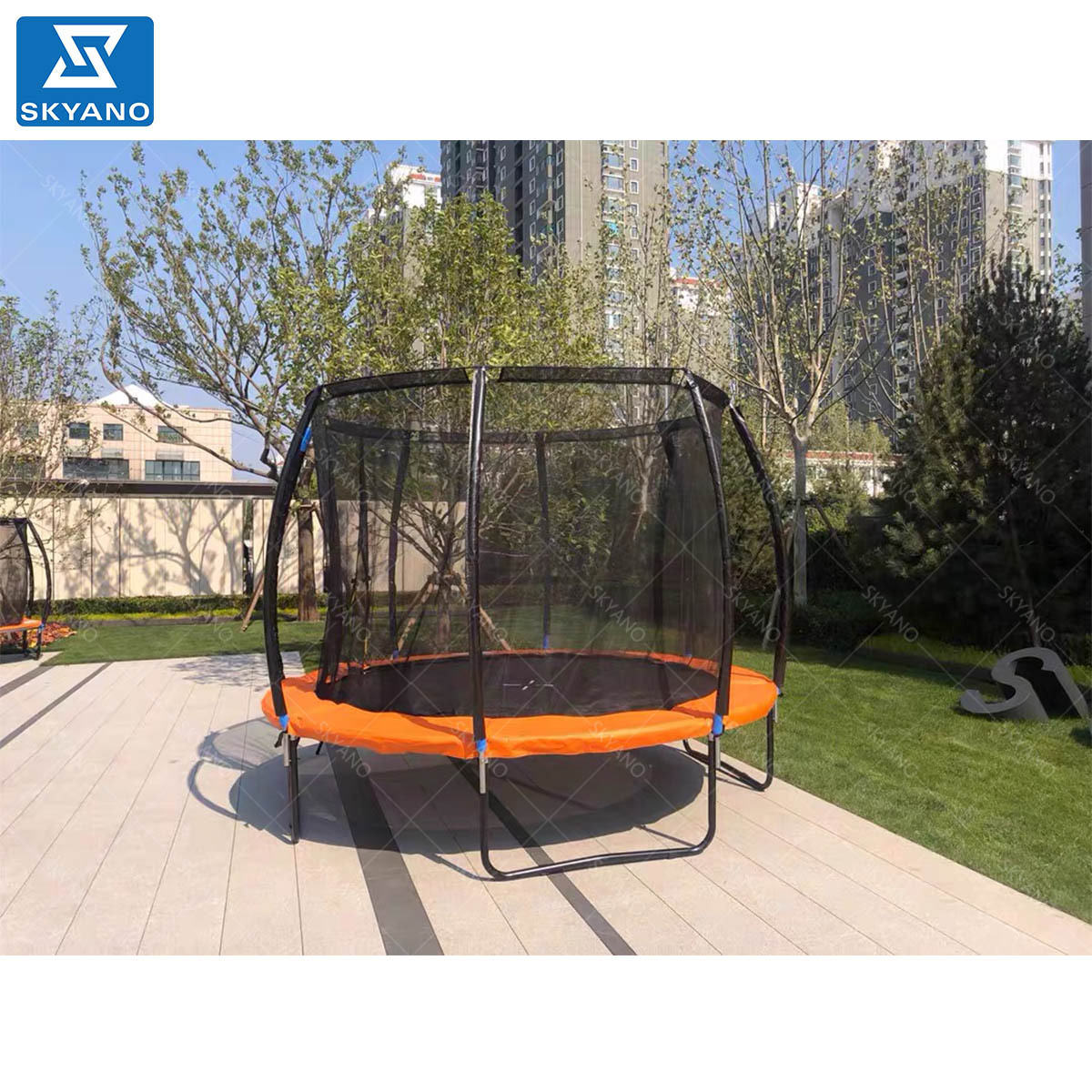 Fitness trampoline with guard net for children