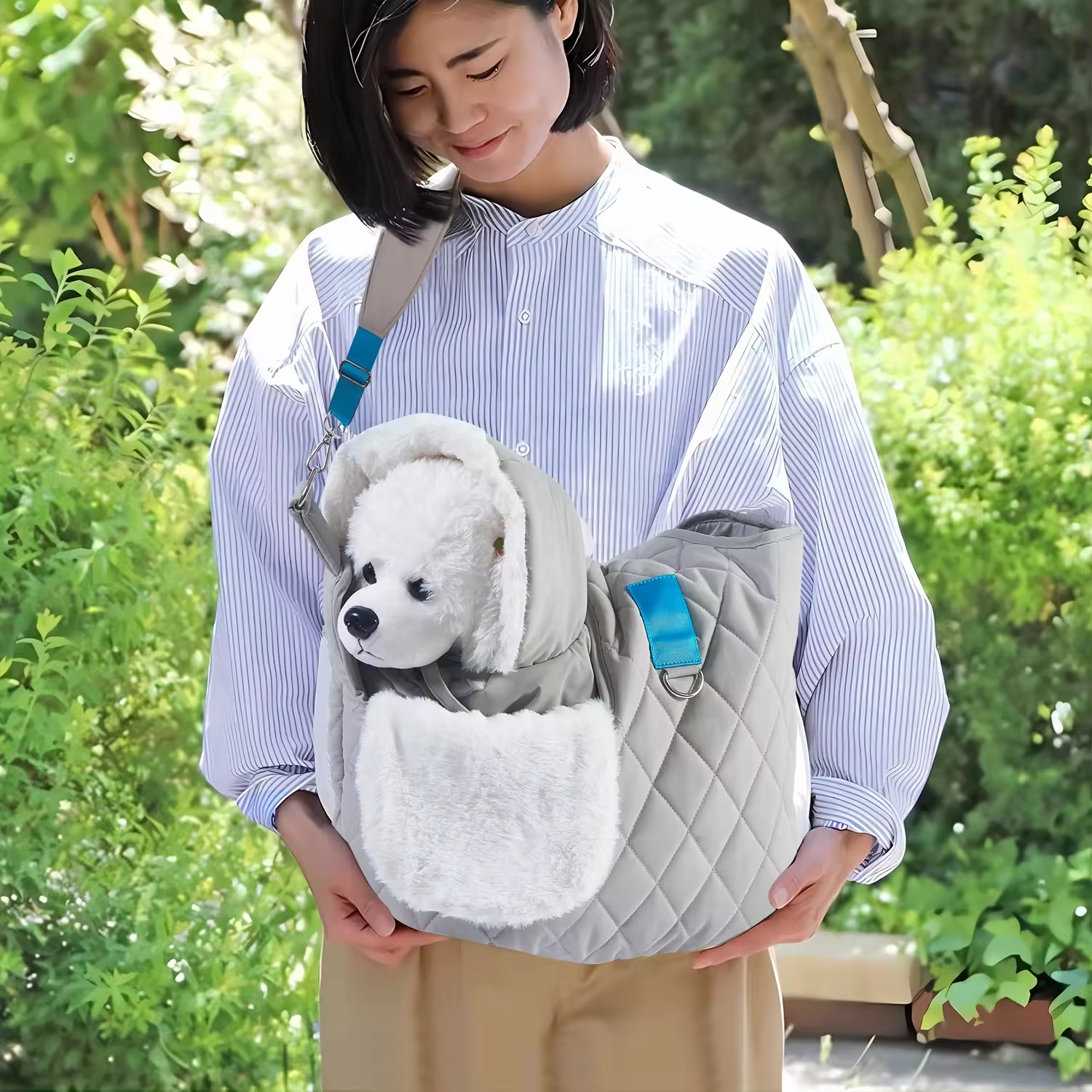 Custom Puppy Carrier Bag Soft-Sided With Cute Warm Cape Pet Portable Bag Breathable Pet Carrier Travel Handbag for Small Dog