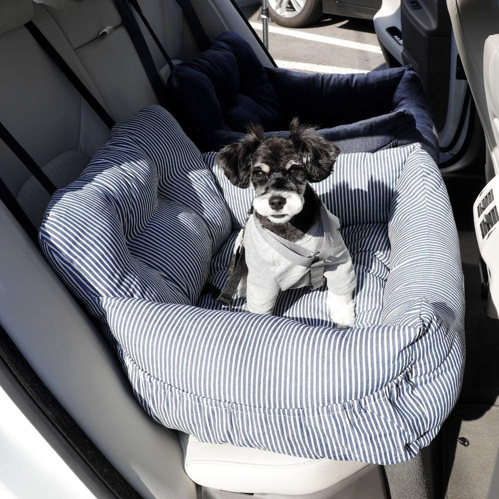 Pet Booster Seat Luxury Dog Car Seat Pet Travel Bed Safety Dog Bed for Car with Storage Pocket with Customized Logo