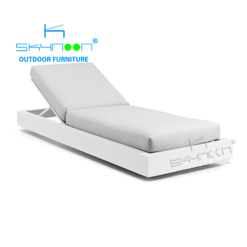 Modern pool sun lounger with wood coffee table aluminum beach garden sunbed outdoor hotel resort outdoor chaise lounge(43045)