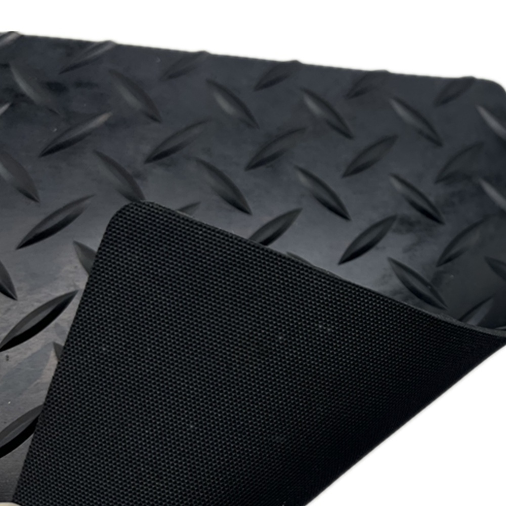 Wholesale 5mm EP keep warm and defend cold rubber floor rubber belt cattle mat for cattle housing