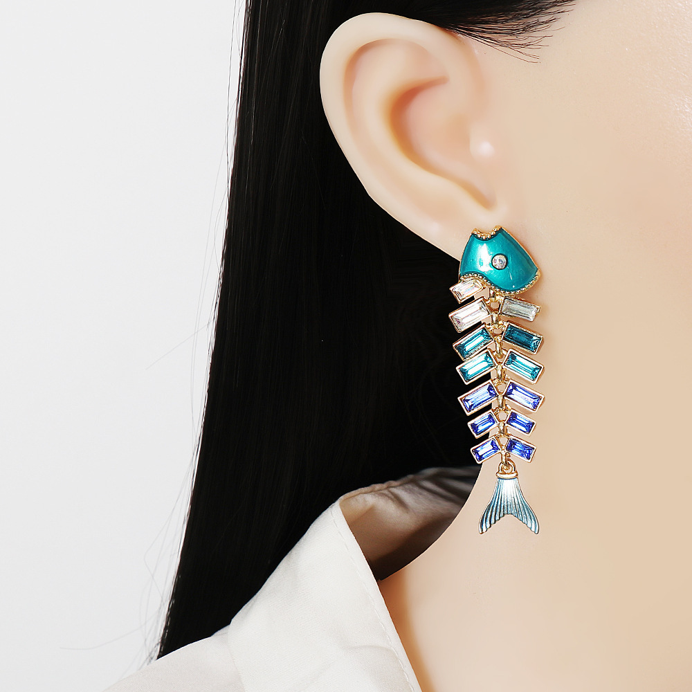 2023 High quality gold plated statement blue fish bone earrings jewelry baguette diamond fish earrings for women