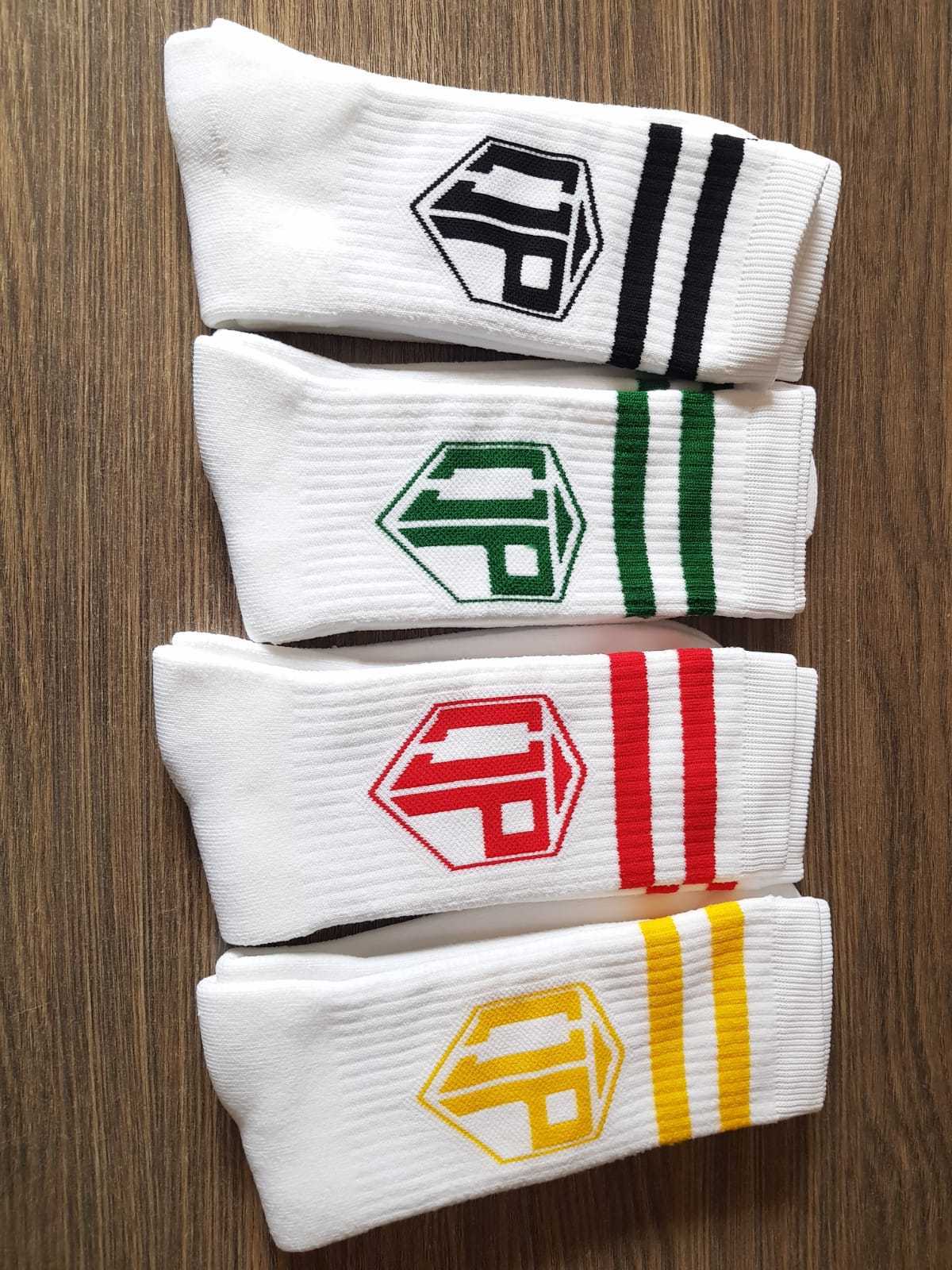 Custom Made Men Women Unisex Custom Logo Design Sports Casual Socks Grip Sock For Custom Sizes OEM Wholesale Premium Quality