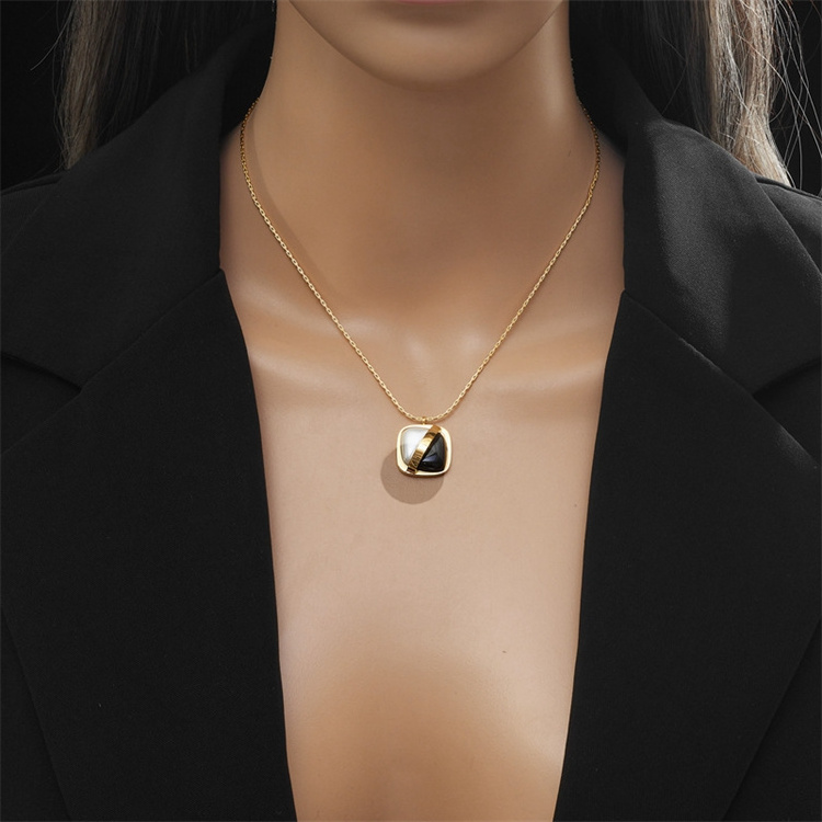 New Titanium Steel Gold Plated Necklace Flower Heart Pearl Pendant Necklace Women Jewelry Necklace Gift