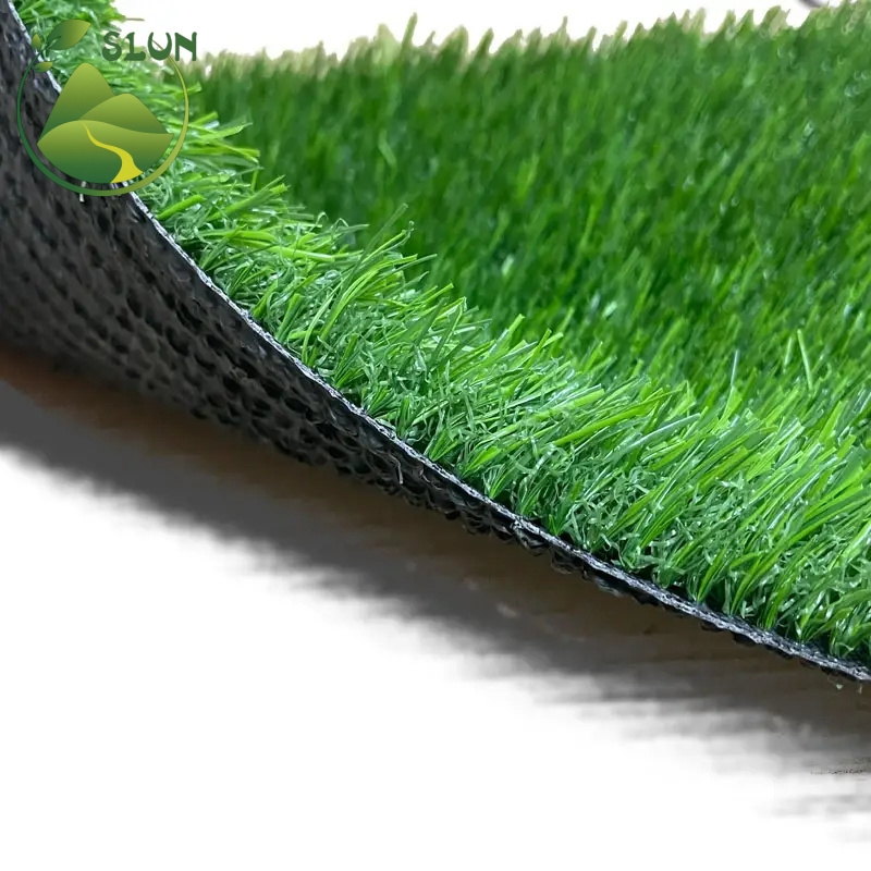 Hot Sale Artificial Vertical Green Grass Wall Green Plant Wall Artificial Grass for The Garden on The Flat Roof of a Building