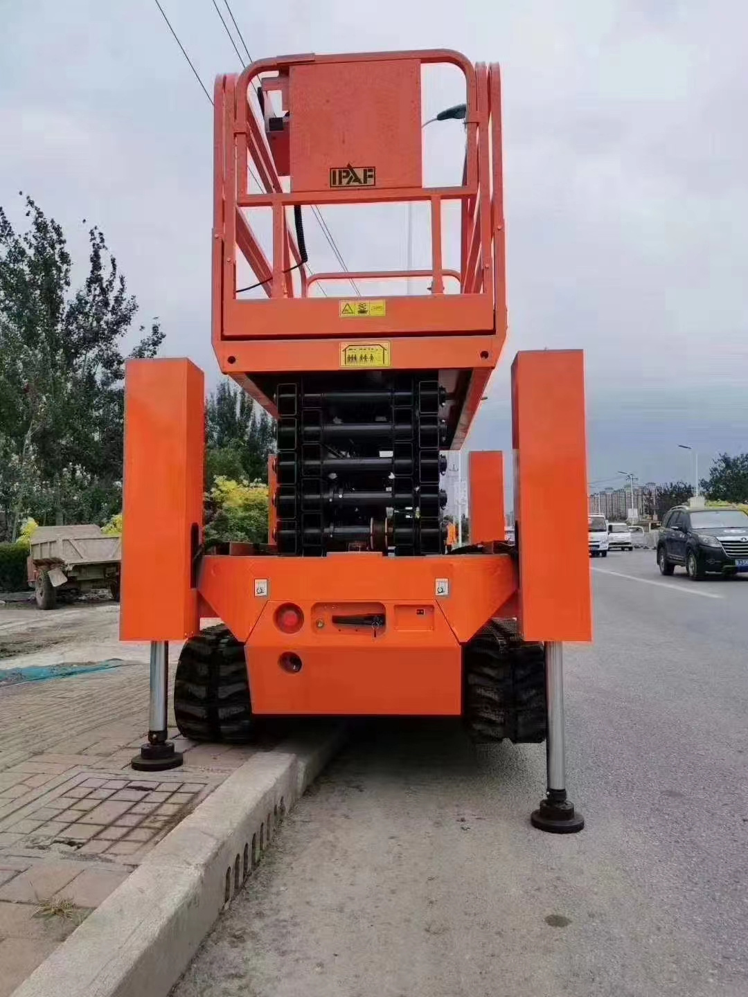 Hydraulic Scissor lift  Fully Automatic  Crawler Scissor Lift Table caterpillar elevator