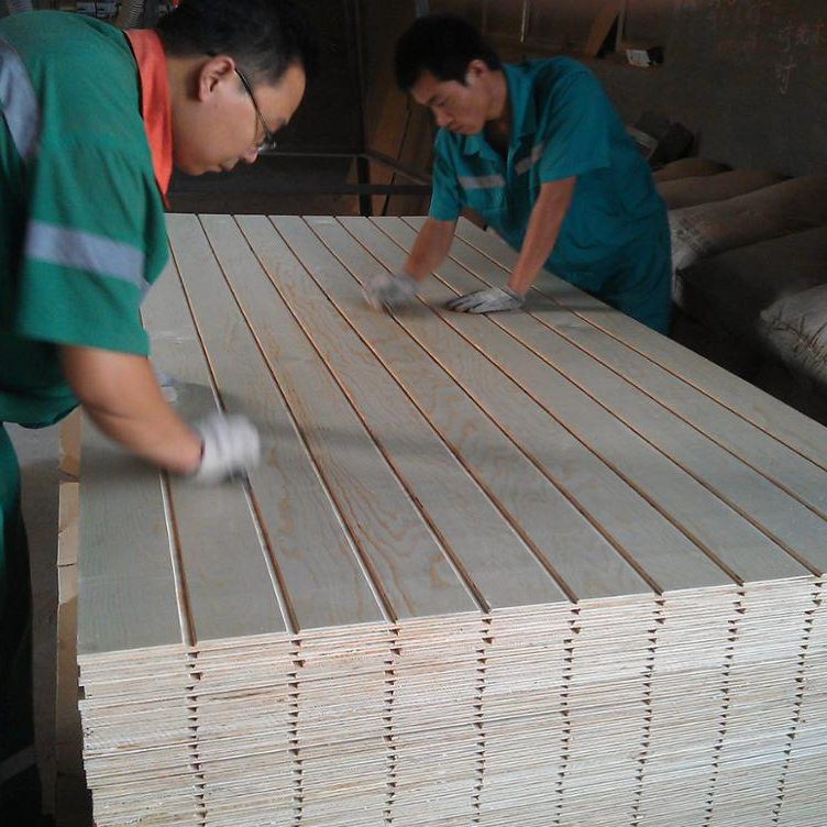 Comaccord BB/CC Grade T1-11 Tongue And Groove Pine Plywood For Chile Market