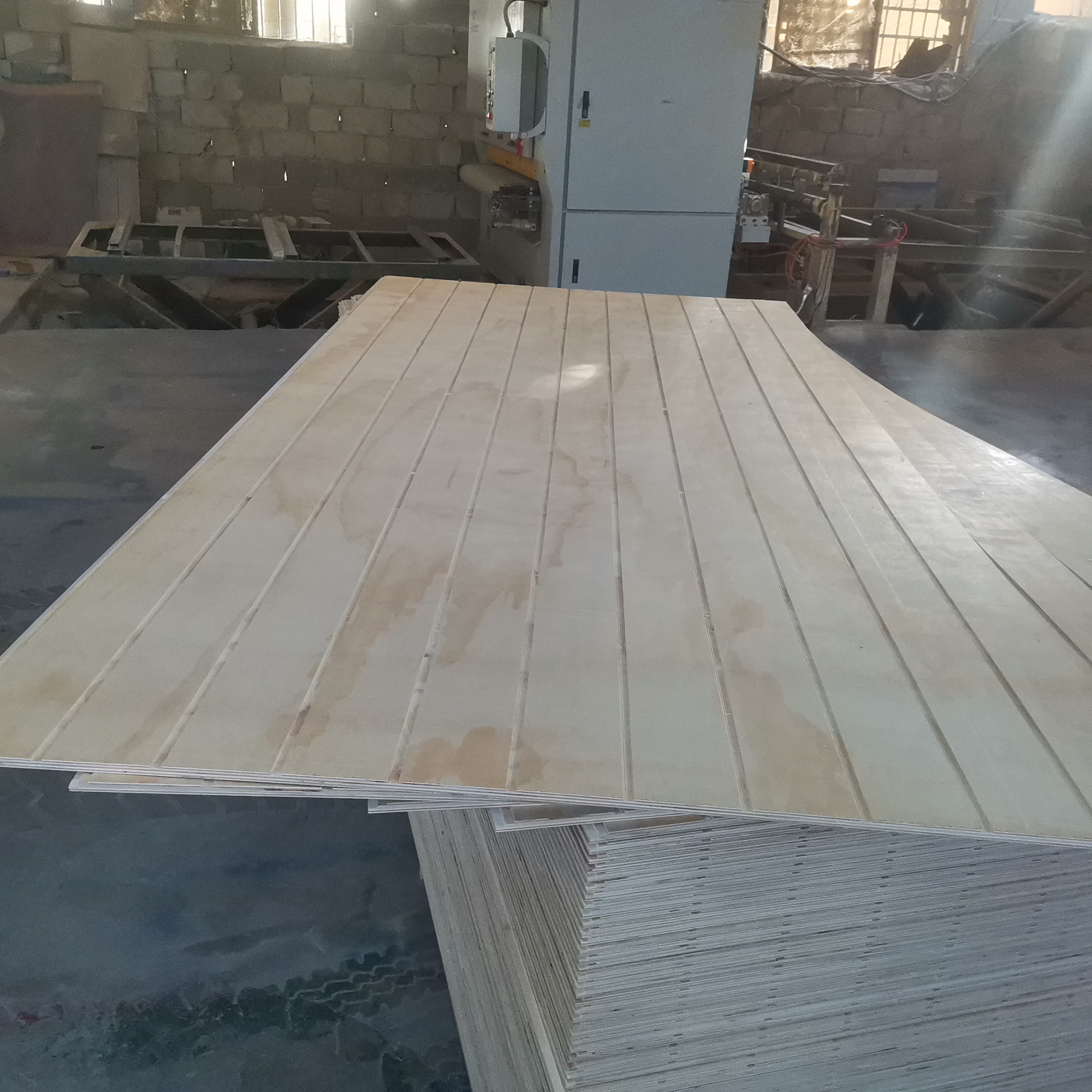 9mm slotted pine WBP plywood for flooring substrate