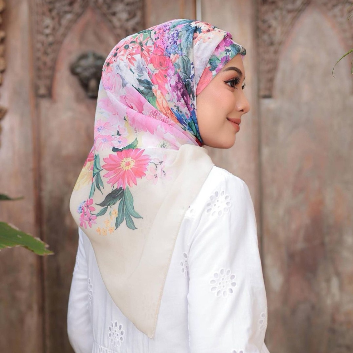 2023 Best Selling High Quality Tudung Bawal Customized Premium Cotton Voile Printed Square Scarf Hijab Bidang Hot Muslim 115x115