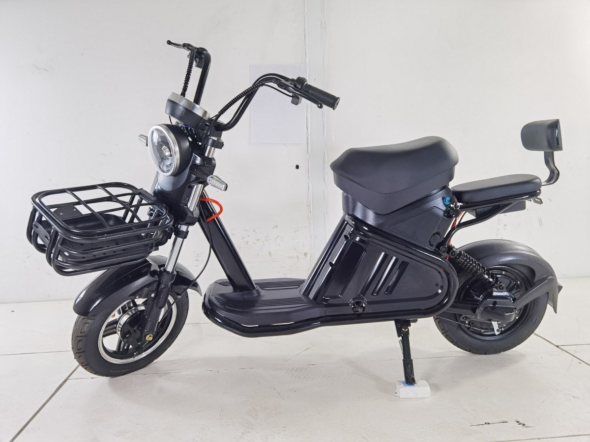 Solar Electric Bike Three Wheels Electric Tricycle Enclosed Electric Tricycle With Cabin For Sale