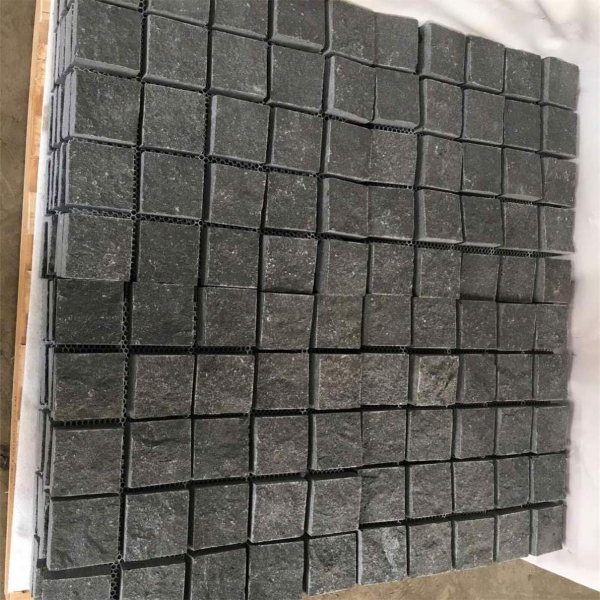 Cheap Landscape Stone Grey Granite Fan Shape Cobblestone Paver Mats