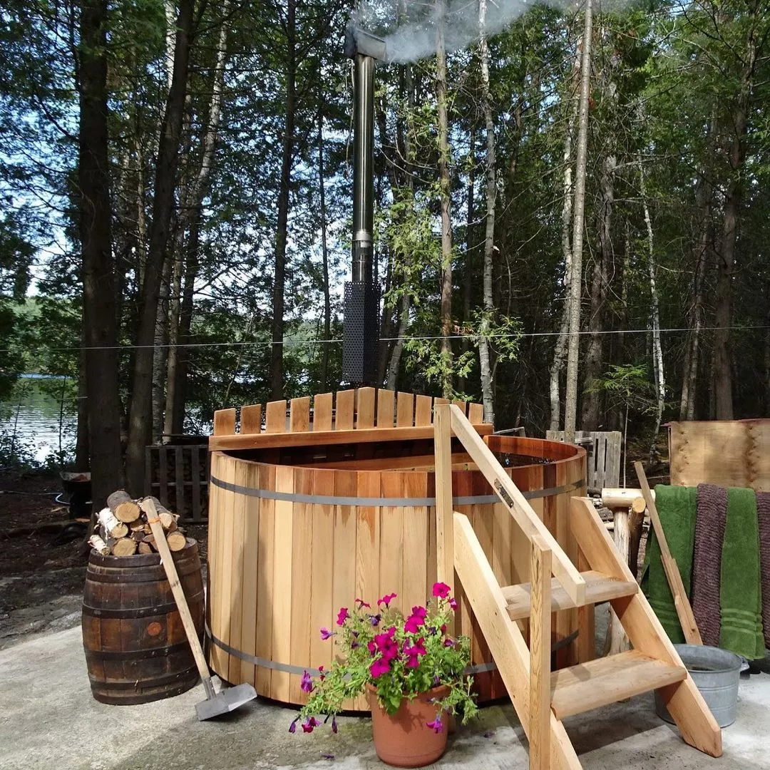 Pine/Hemlock/Red Cedar Wood High Quality Factory Directly Wooden Fired Hot Tub Outdoor Wood burning Stove Hot Tub