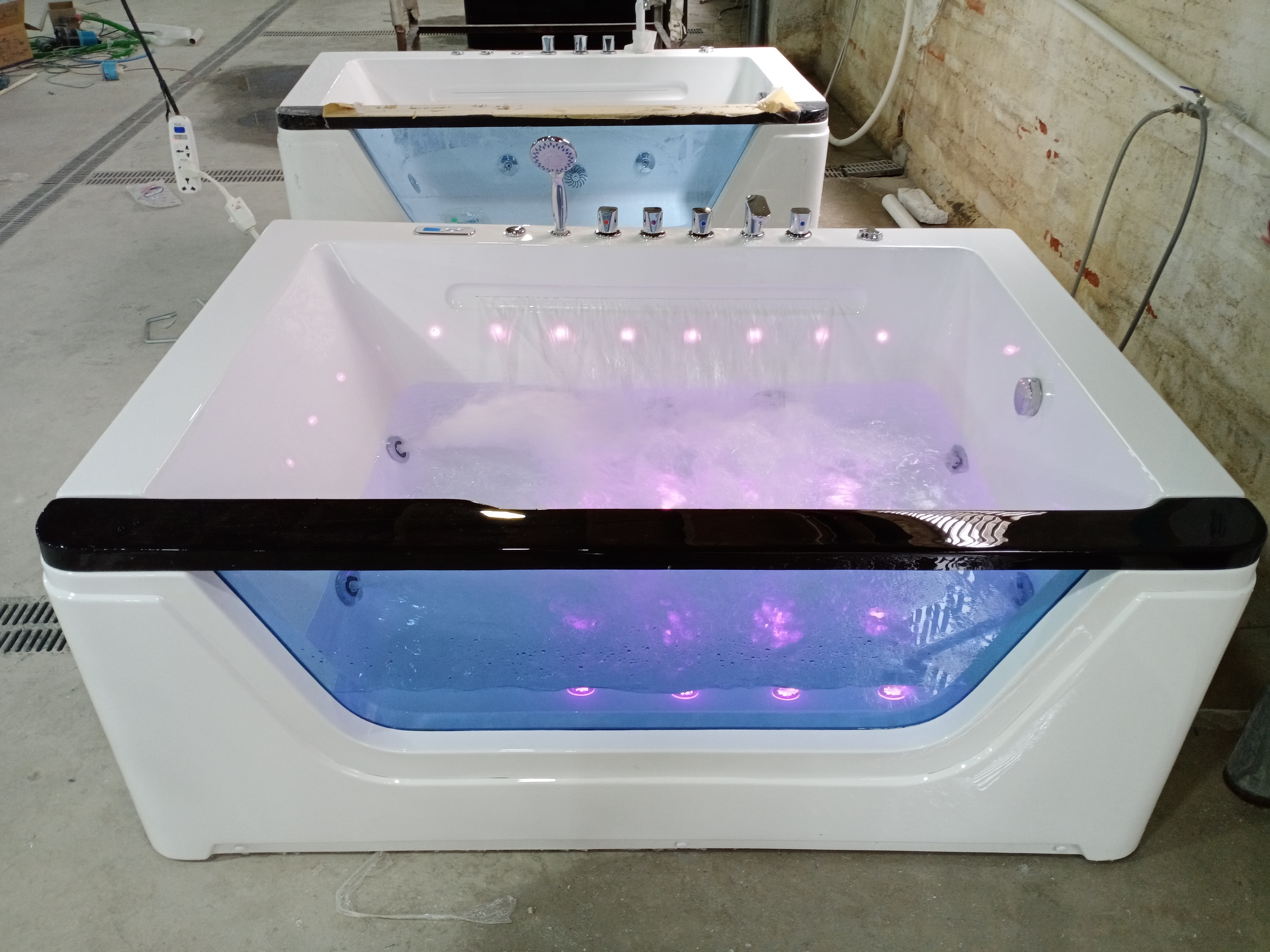 Hot Selling Indoor Freestanding Spa Bath Tub Acrylic Tub Air Hydro Massage Bathtub