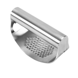 Stainless Garlic Crushing Tool Metallic Garlic Masher Heavy-Duty Steel Garlic Press Sturdy Stainless Crusher