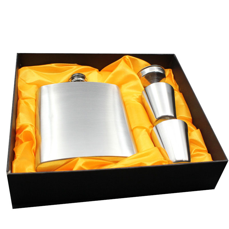 DDP  Custom 4pcs Wedding Christmas Gifts Stainless Steel Liquor Whiskey Alcohol Hip Flask Shot Cups Gift set with Funnel