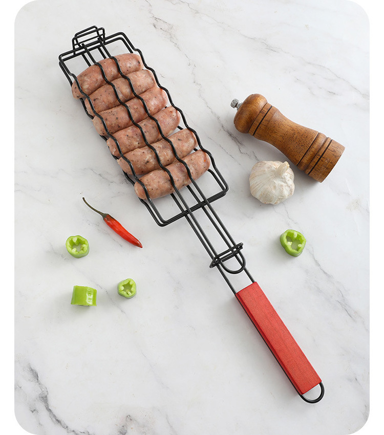 Wholesale Iron Heat Resistance Hot Dog Barbecue Clip Non-stick Ham Sausage Grilling  Mesh Clip Holder With Wooden Handle