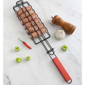 Wholesale Iron Heat Resistance Hot Dog Barbecue Clip Non-stick Ham Sausage Grilling  Mesh Clip Holder With Wooden Handle