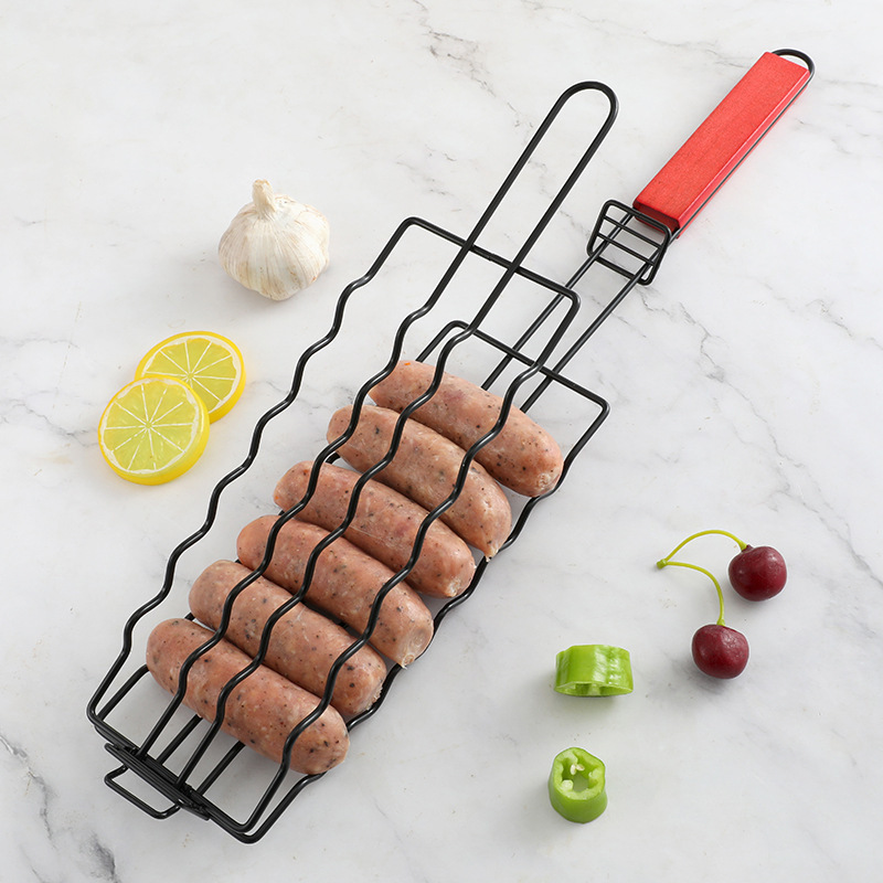 Wholesale Iron Heat Resistance Hot Dog Barbecue Clip Non-stick Ham Sausage Grilling  Mesh Clip Holder With Wooden Handle