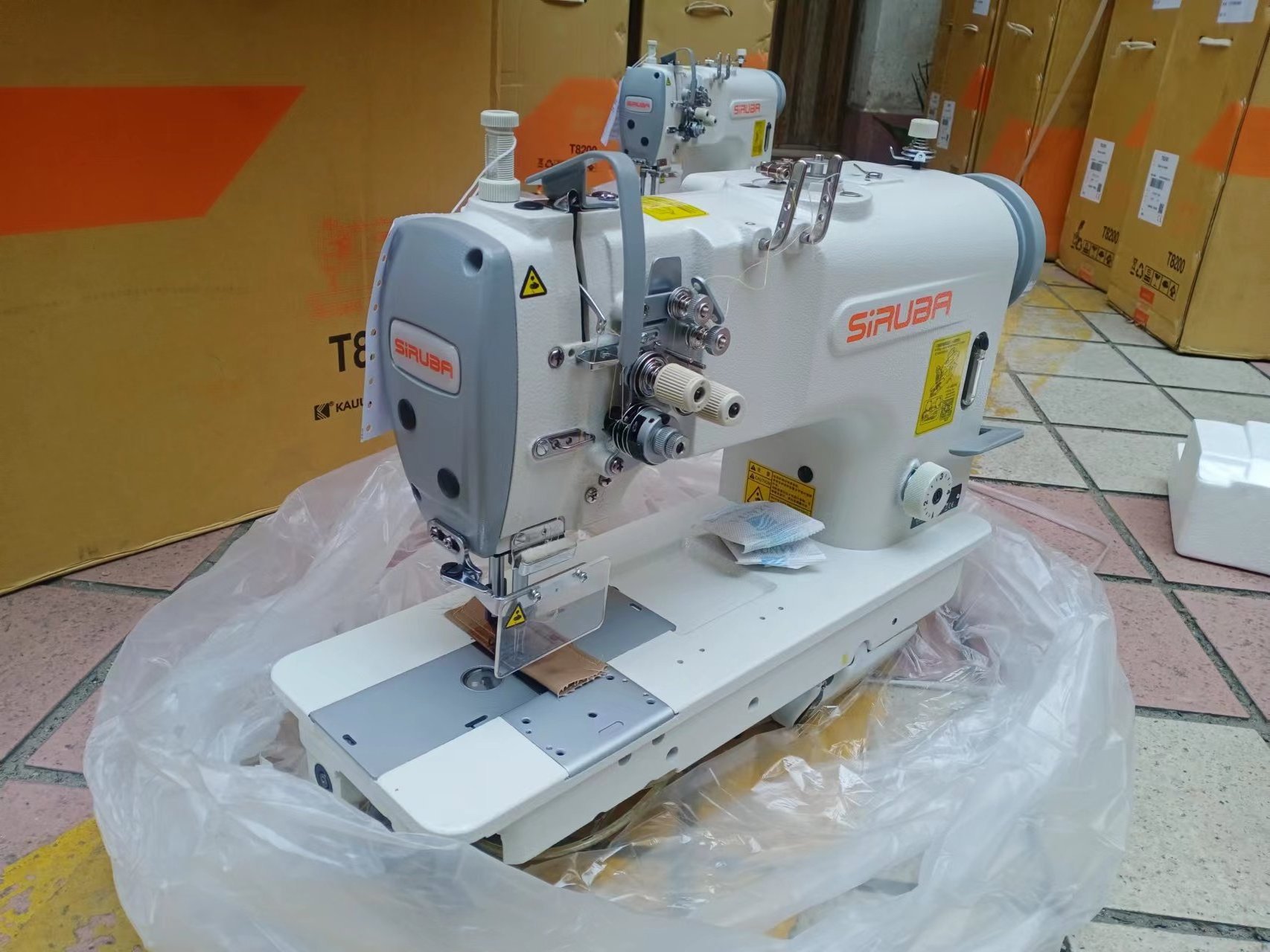 2024 High Quality Taiwan Siruba 8200 2 Needle Lockstitch Industrial Sewing Machine Used/New