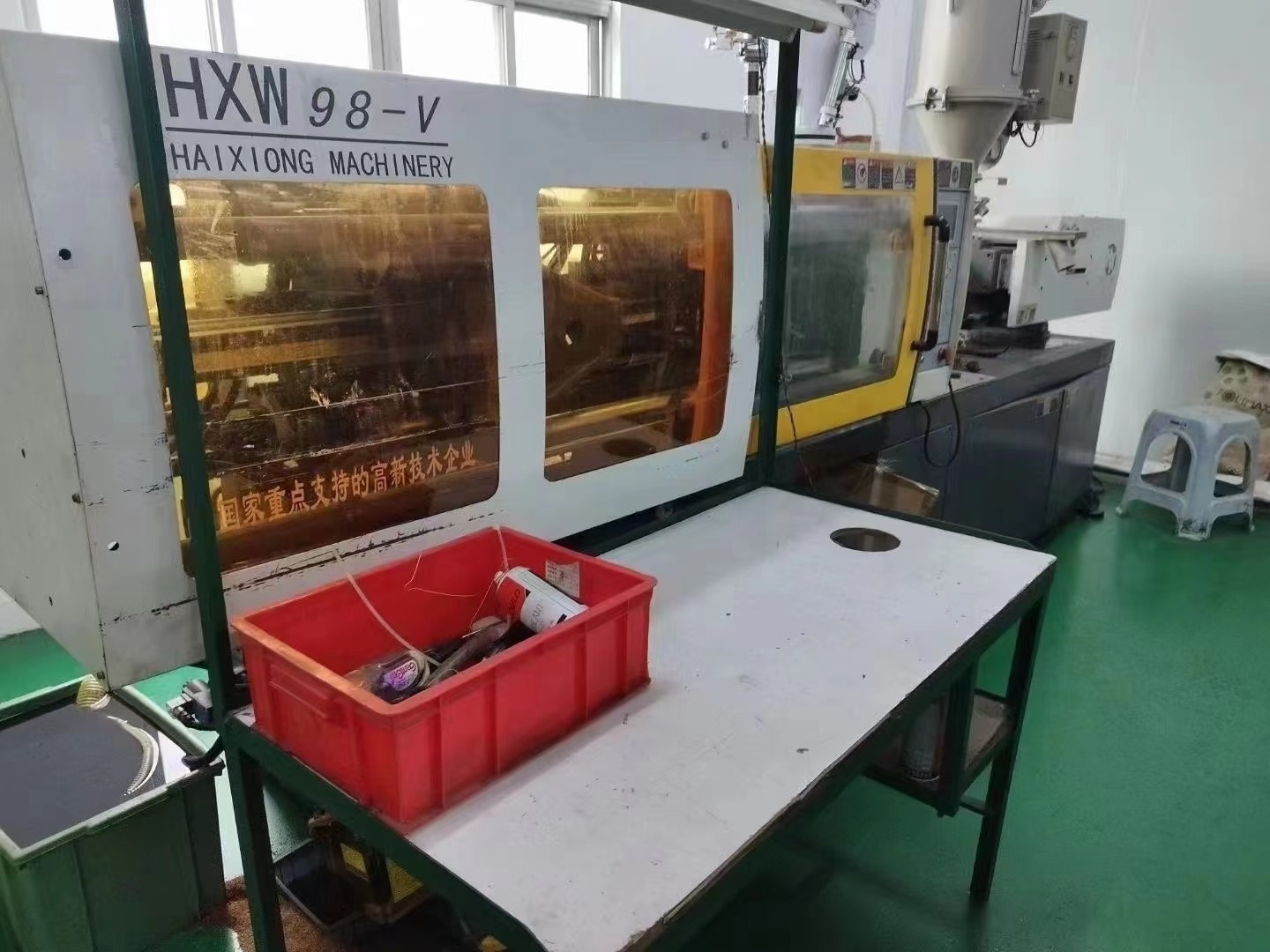 Haixiong HXM98-V Servo Micro Injection Molding Machine Bottle Preform Plastic Storage Cabinet Injection Molding Machine