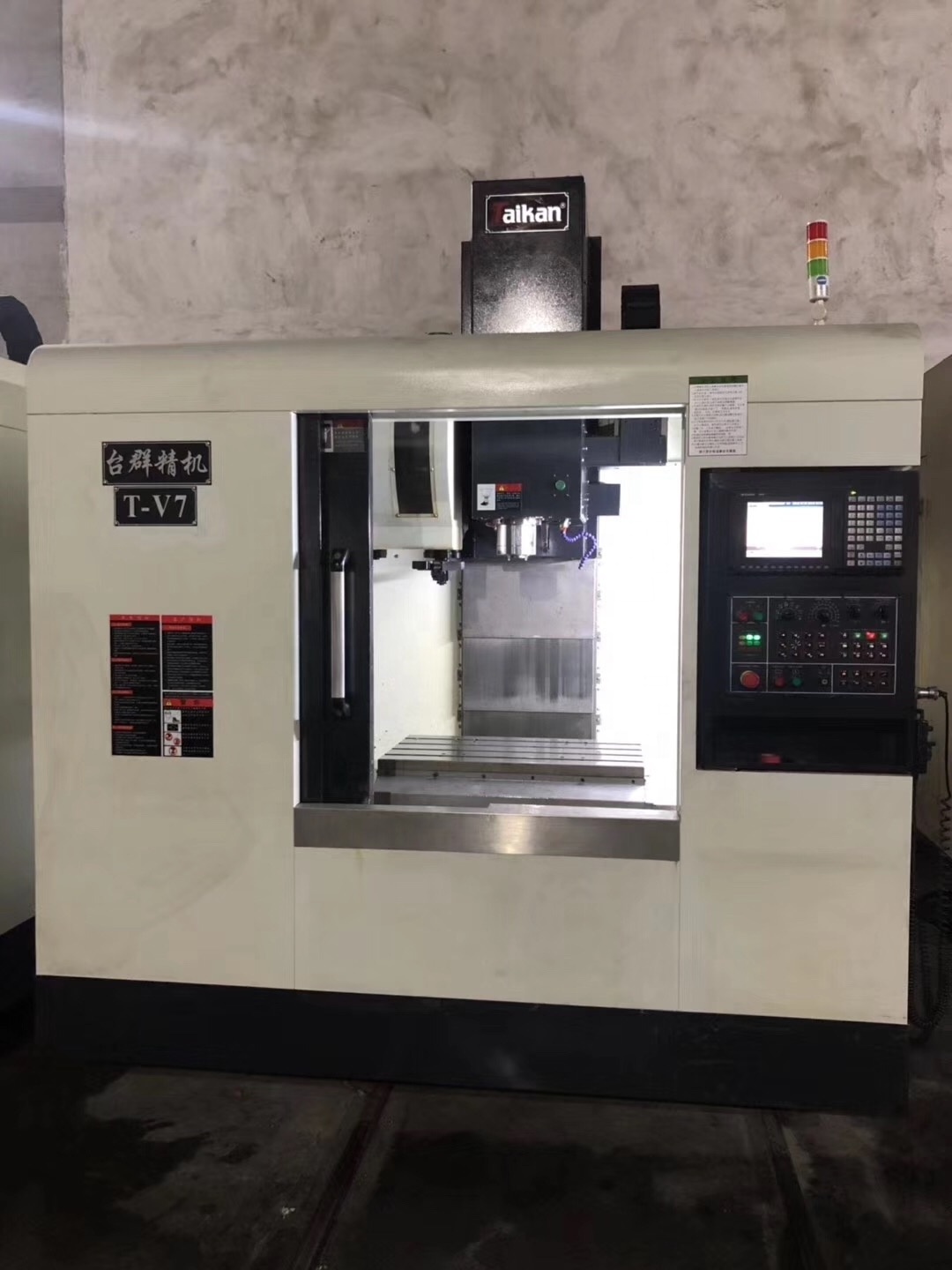 Second Hand Chinese Taiwan Taikan VMC 850 T-V7 CNC Machine Center Vertical Milling Machine