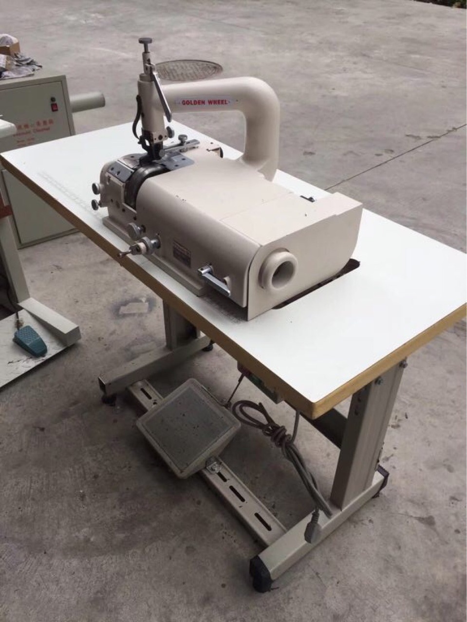 Good Quality CS-747 Golden Wheel Sewing Leather Machine Leather Bag Skiving Machine With Low Price