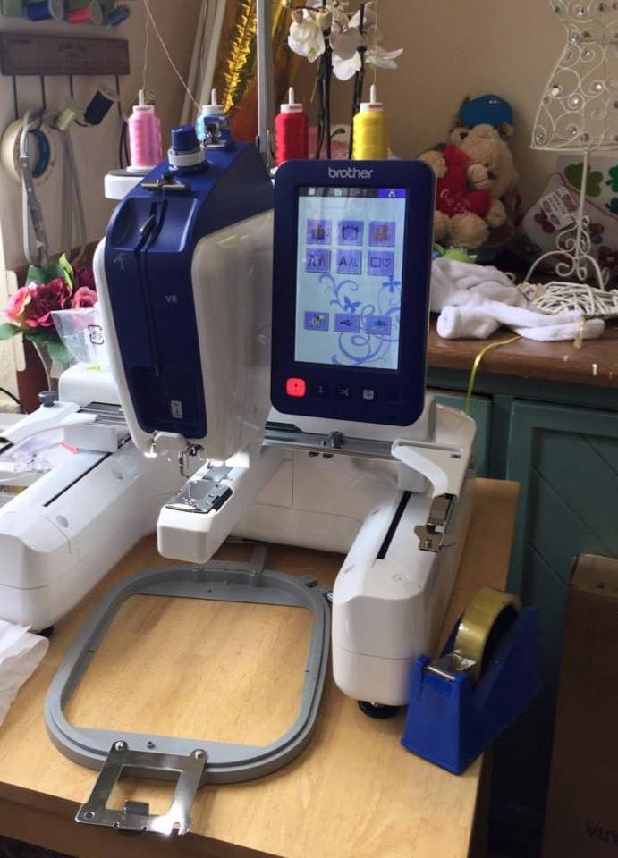 Single needle embroidery sewing machine for both home use and industry use PE770 in good condition