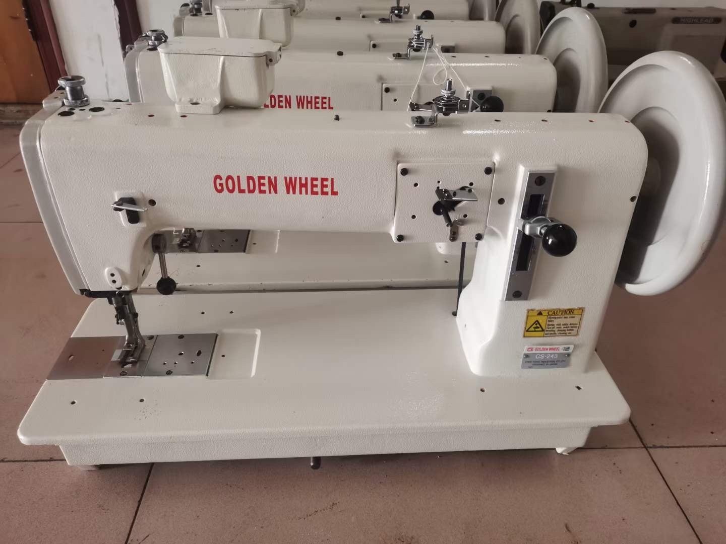 Second Hand Golden Wheel 243 Single Needle Industrial Straight Sewing Machine Heavy Duty Bag Sewing Sofa Thick Material