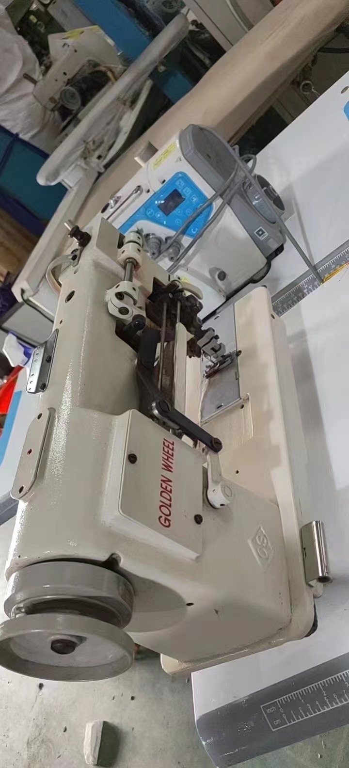 Second Hand Thread Setting Machine Golden Wheel CSL 1720 Double Needle Flatbed Sewing Machine For Sewing Dress Necktie Towel