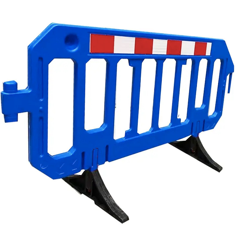 Outdoor Traffic Safety Plastic Barricade length 1950cm Red Polyethylene Vehicle Portable Barrie