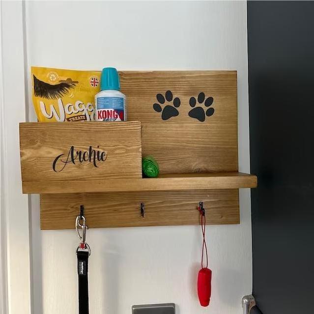 custom logo rustic wooden wall mounted dog leash hanger hook storage shelf with hooks