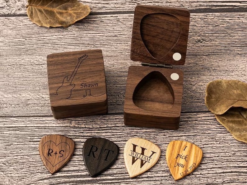 Personalized custom musicians guitar player picks storage organizer case bamboo wooden guitar picks holder box