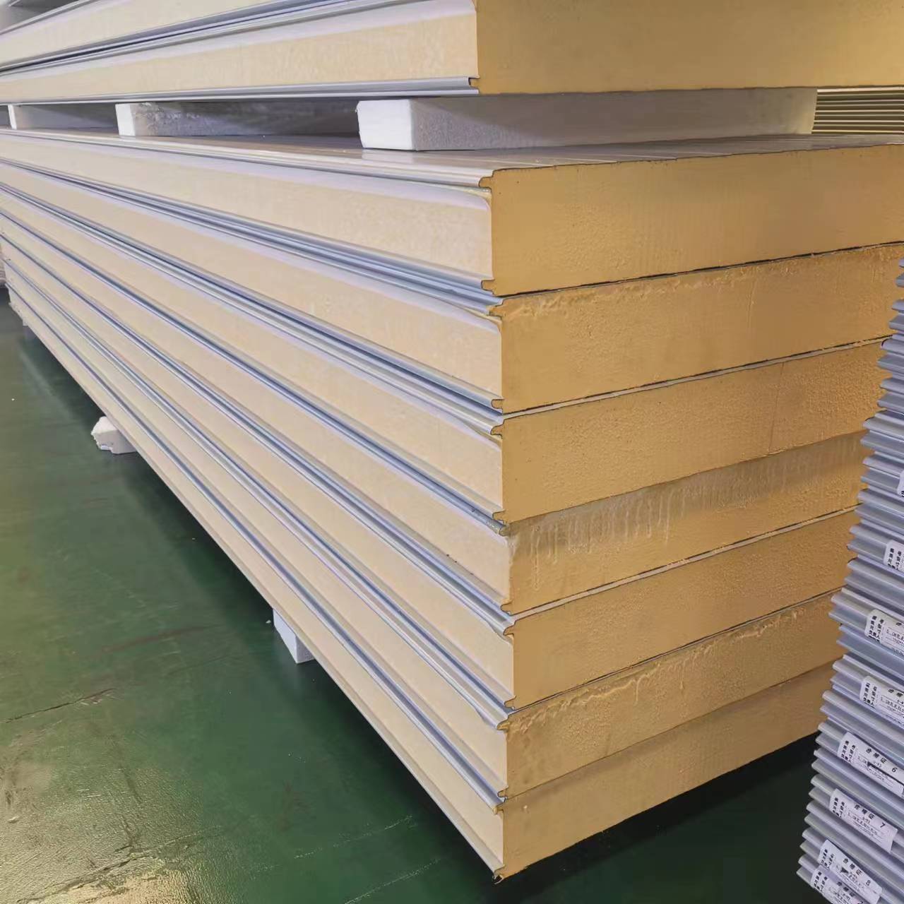 New Design List PU Metal Insulated Wall Rock Wool Roof Sandwich Steel Panels Ceiling Price for Shipping Containers