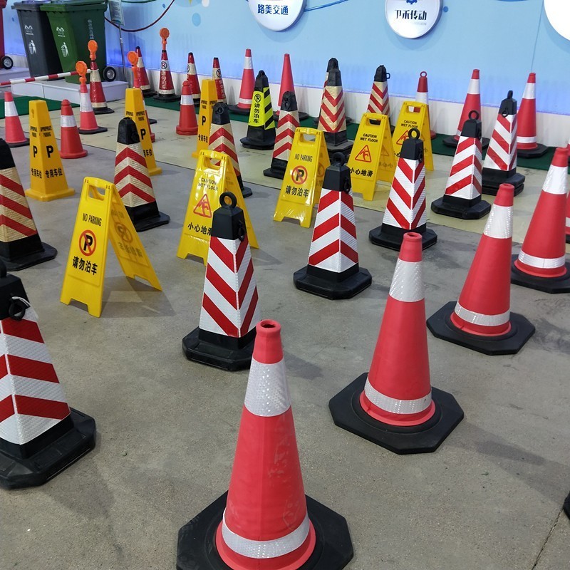 Low price Pvc Rubber Safety Orange Flexible Reflective Fluorescent Durable Traffic Road Cone