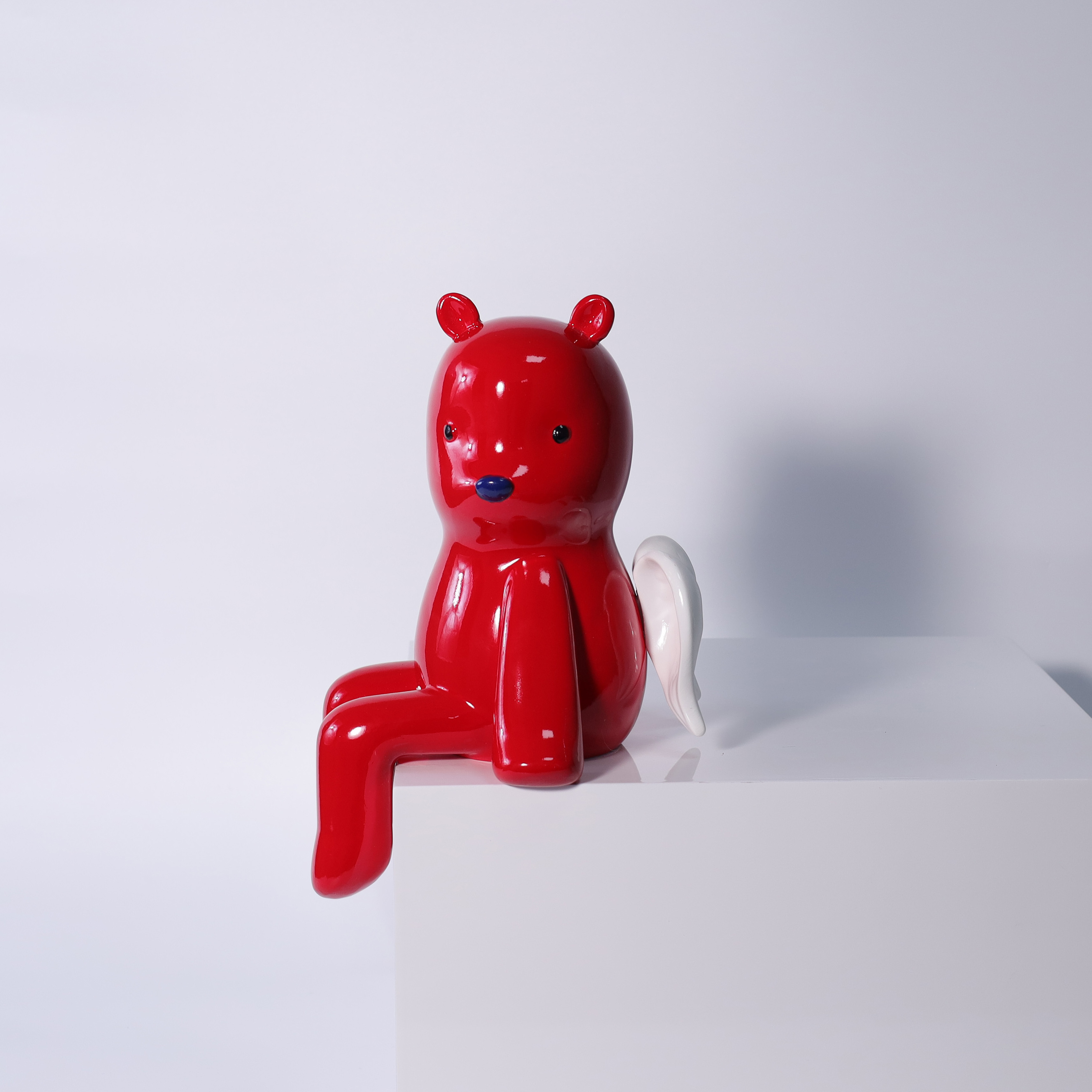 Zhang Zhanzhan red PUPU bear sculpture sitting cartoon cute animal resin sculpture children's room decoration