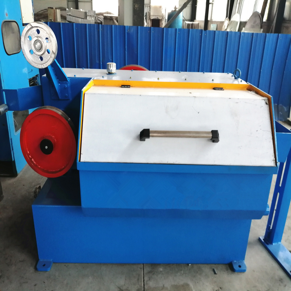 High speed wire medium drawing machine with continuous annealing